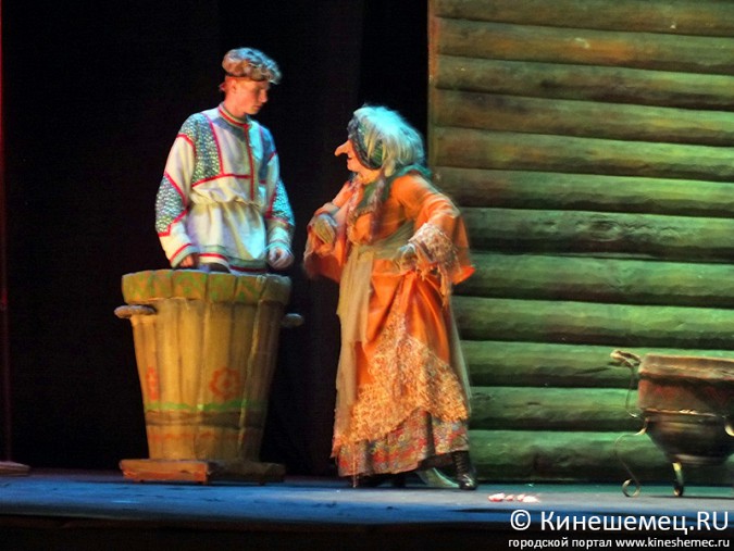 Кинешемка сыграла в спектакле Костромского драматического театра фото 7
