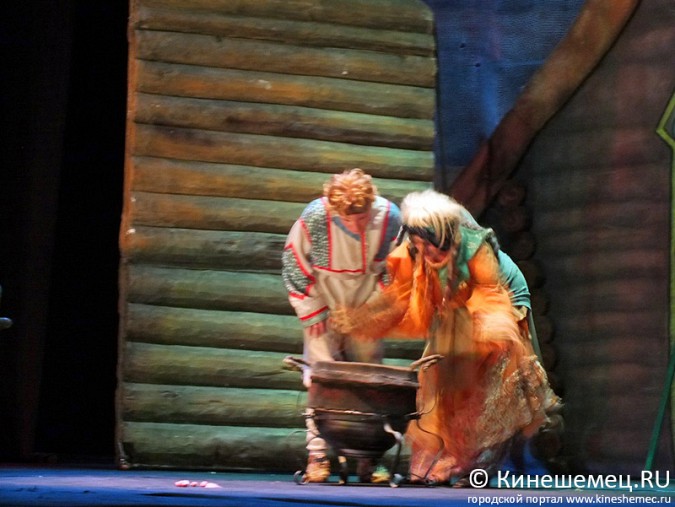 Кинешемка сыграла в спектакле Костромского драматического театра фото 8