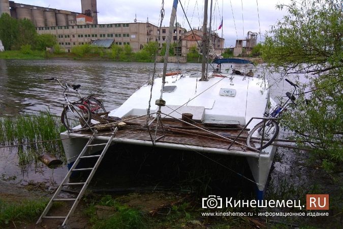 К Кинешме причалил 10-метровый парусный катамаран «Мартин» фото 3