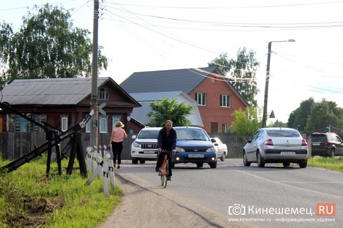В администрации задумались об устройстве тротуара на ж/д переезде на Беловской фото 2