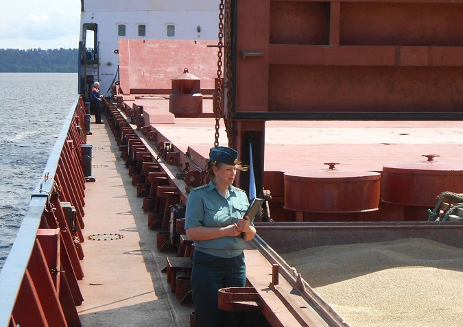 В Кинешемский район прибыл сухогруз с 3 тысячами тонн ячменного солода из Европы фото 4