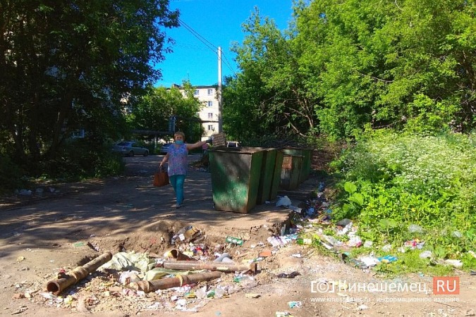 УГХ приступило к благоустройству мусорной площадки на улице 50-летия Комсомола фото 3