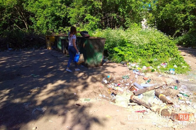 УГХ приступило к благоустройству мусорной площадки на улице 50-летия Комсомола фото 4
