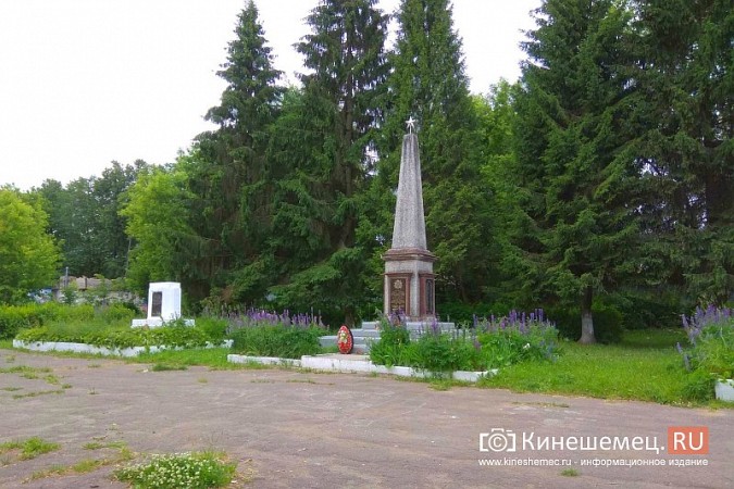 В Кинешме зарастает травой обелиск участникам Великой Отечественной войны фото 15