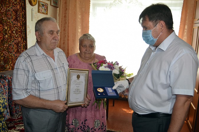 Трем кинешемским семьям вручили медали «За любовь и верность» фото 5