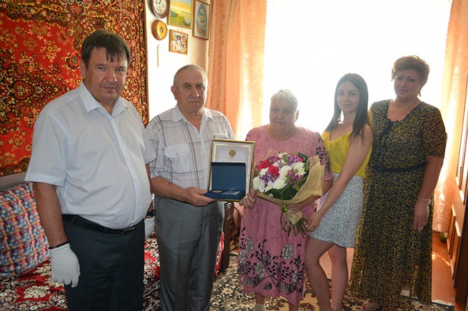 Трем кинешемским семьям вручили медали «За любовь и верность» фото 3