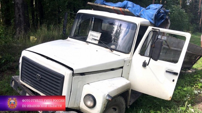 В Ивановской области «SsangYong» протаранил припарковавшийся на обочине «ГАЗ» фото 3