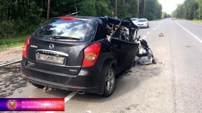 В Ивановской области «SsangYong» протаранил припарковавшийся на обочине «ГАЗ» фото 6