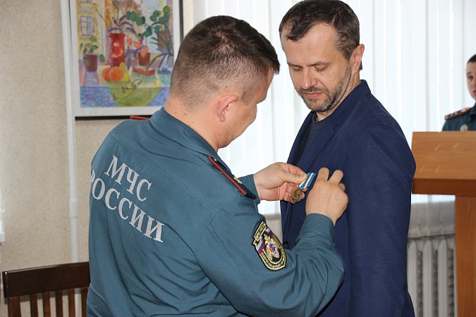 Кинешемских пожарных наградили за «За отличие в службе» и «За заслуги» фото 8