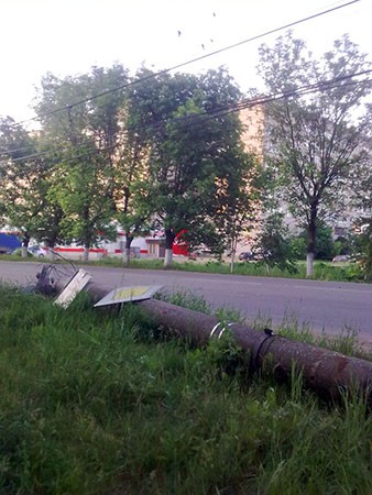 В Ивановской области «Мерседес» снёс столб линии электропередач фото 3