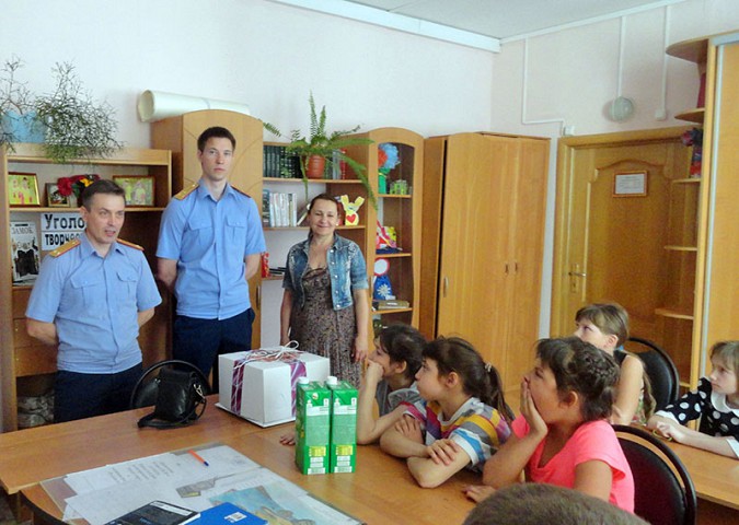 Следователи посетили воспитанников Кинешемского детского дома фото 2