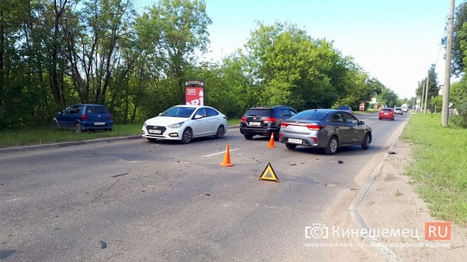 В час пик на ул.Вичугской столкнулись Volkswagen Polo и Kia Rio фото 6