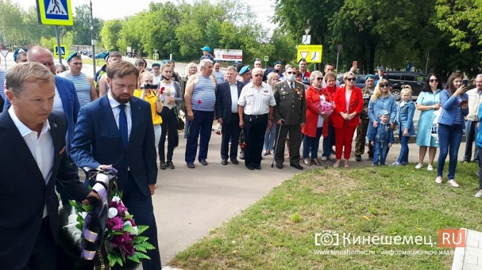 В День 90-летия ВДВ кинешемские десантники возложили цветы к бюсту Василия Маргелова фото 17
