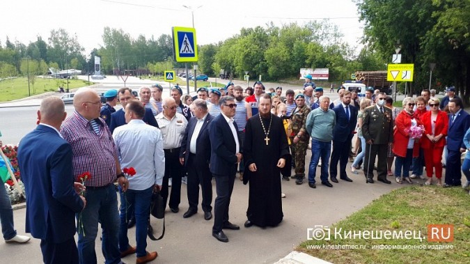 В День 90-летия ВДВ кинешемские десантники возложили цветы к бюсту Василия Маргелова фото 20