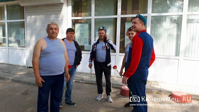 В День 90-летия ВДВ кинешемские десантники возложили цветы к бюсту Василия Маргелова фото 6