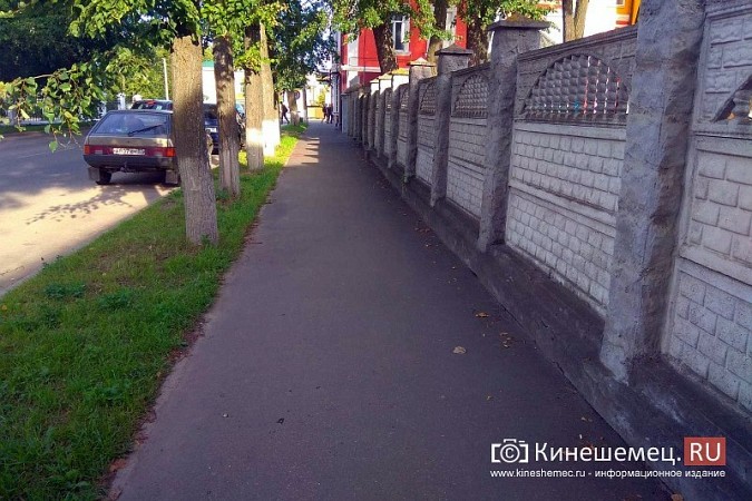 С тротуара на ул.Советской ломают асфальт, чтобы уложить плитку фото 9