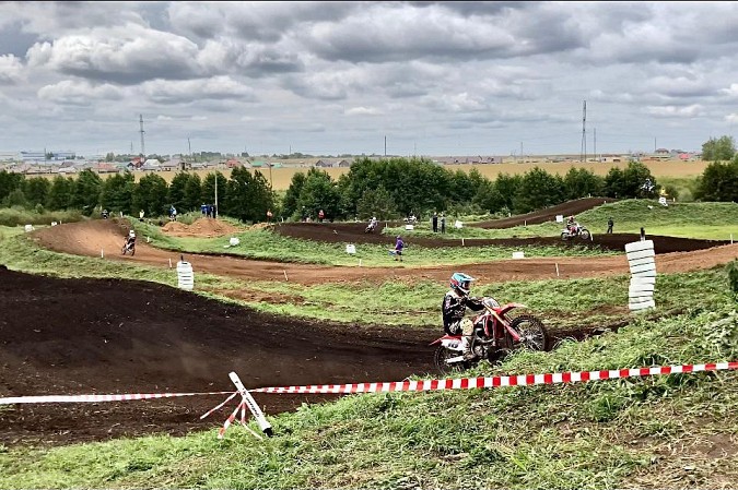 Юный кинешемский мотогонщик едва не заехал на пьедестал соревнований в Татарстане фото 7