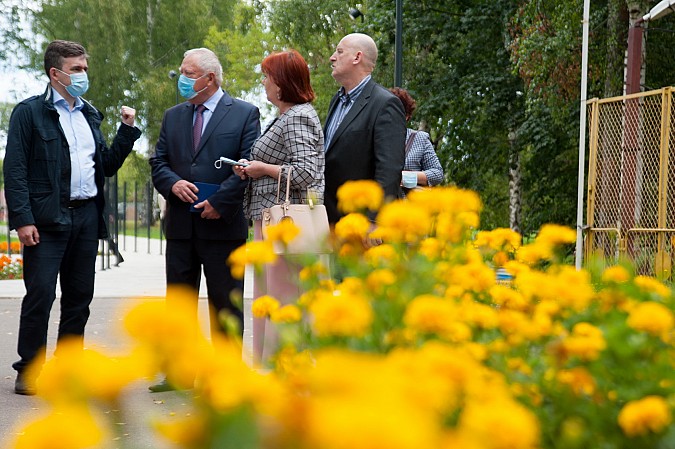 Губернатор и мэр Кинешмы прогулялись по парку имени 35-летия Победы фото 5