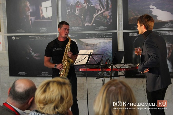 В фойе кинешемского театра сыграли спектакль в рамках фестиваля «Островский-FEST» фото 5