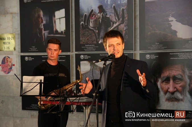 В фойе кинешемского театра сыграли спектакль в рамках фестиваля «Островский-FEST» фото 7