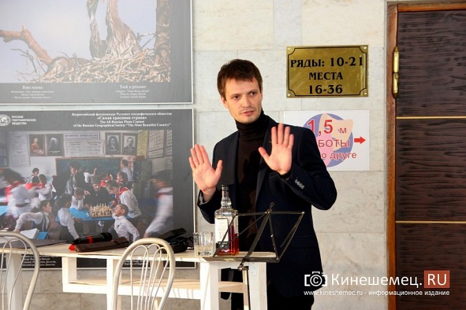 В фойе кинешемского театра сыграли спектакль в рамках фестиваля «Островский-FEST» фото 3