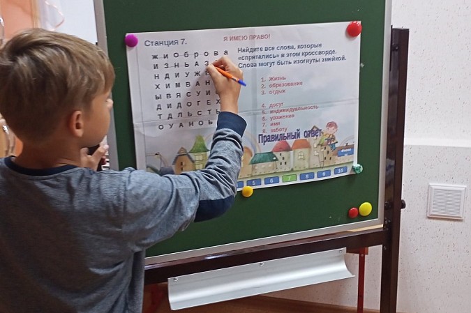 Воспитанники реабилитационного центра совершили путешествие по «правовому лабиринту» фото 3