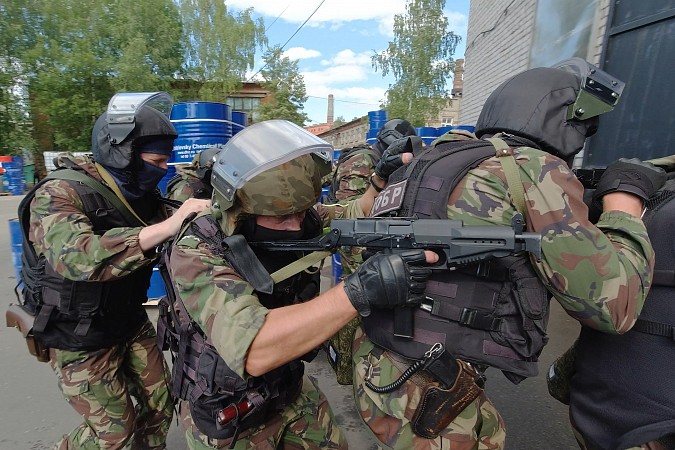 На территории Дмитриевского химзавода прошли командно-штабные учения ФСБ фото 9