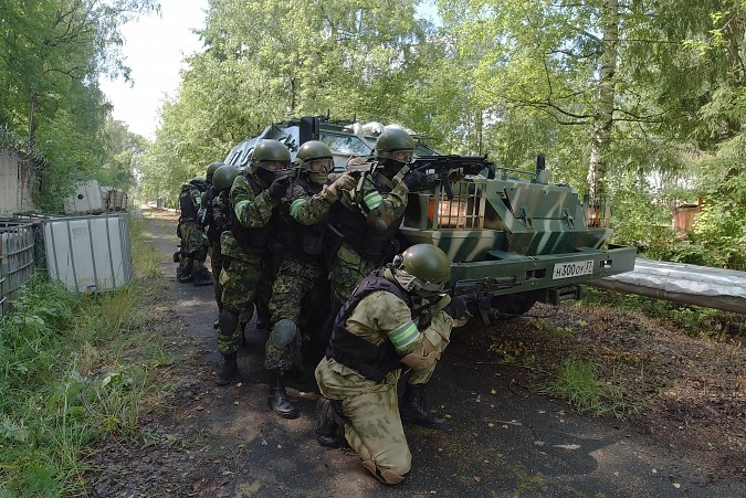 На территории Дмитриевского химзавода прошли командно-штабные учения ФСБ фото 3