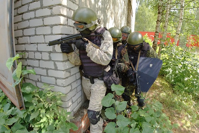 На территории Дмитриевского химзавода прошли командно-штабные учения ФСБ фото 5