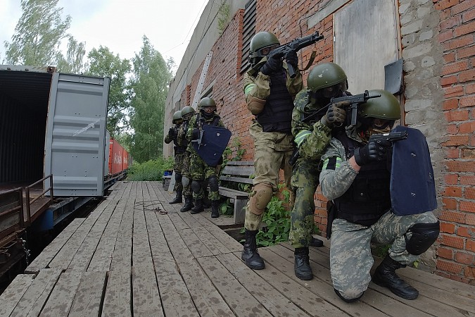 На территории Дмитриевского химзавода прошли командно-штабные учения ФСБ фото 6