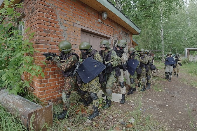 На территории Дмитриевского химзавода прошли командно-штабные учения ФСБ фото 4