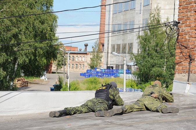 На территории Дмитриевского химзавода прошли командно-штабные учения ФСБ фото 13