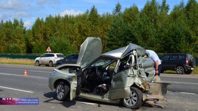 В жутком тройном ДТП с грузовиком под Ивановом погиб инструктор автошколы фото 5