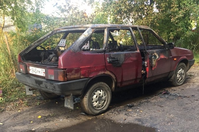 На улице Воеводы Боборыкина загорелся автомобиль фото 4