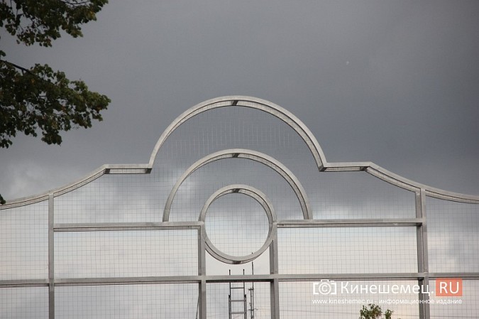 В Кинешме демонтировали аббревиатуру ИВГУМ с центральной перголы павильон-сада фото 3