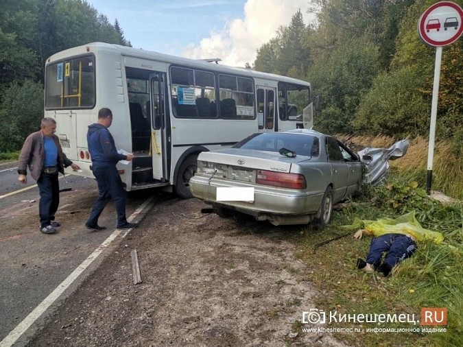 На трассе Кинешма - Юрьевец водитель «Тойоты» погиб в лобовом ДТП с автобусом фото 2