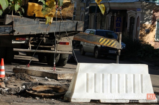 На улице Комсомольской приступили к ремонту колодцев и тротуаров фото 11