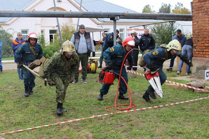 Кинешемские спасатели участвовали в областных соревнованиях по многоборью фото 2