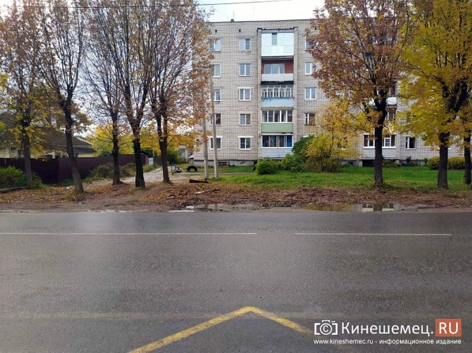 УГХ Кинешмы засыплет яму напротив остановки «Улица Кустодиева» фото 4