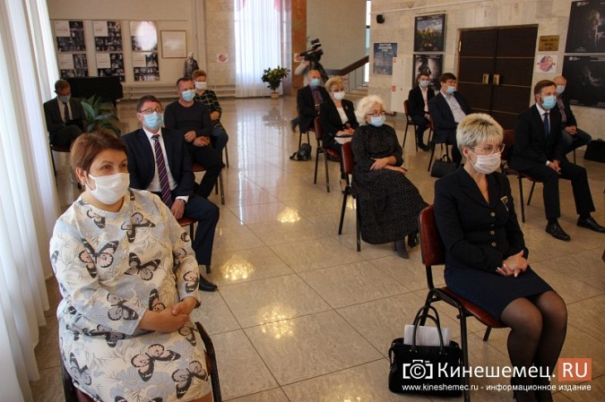Губернатор дал напутствие кинешемским депутатам в театре фото 2