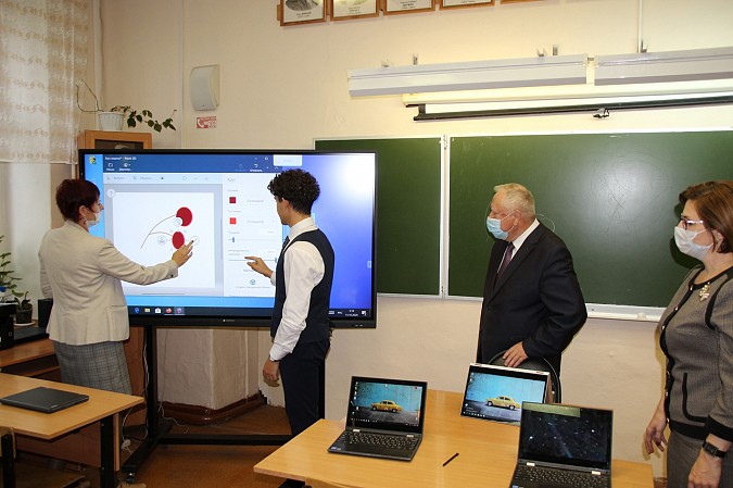 Школы Кинешмы получили новое компьютерное оборудование фото 7