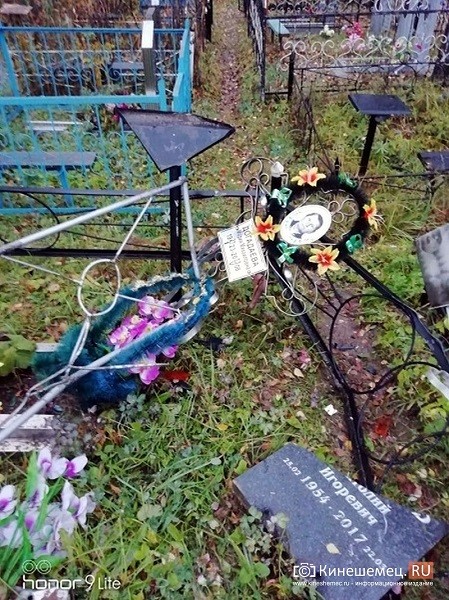 В Кинешме на кладбище «Затенки» лихач на авто переломал несколько памятников и оград фото 9