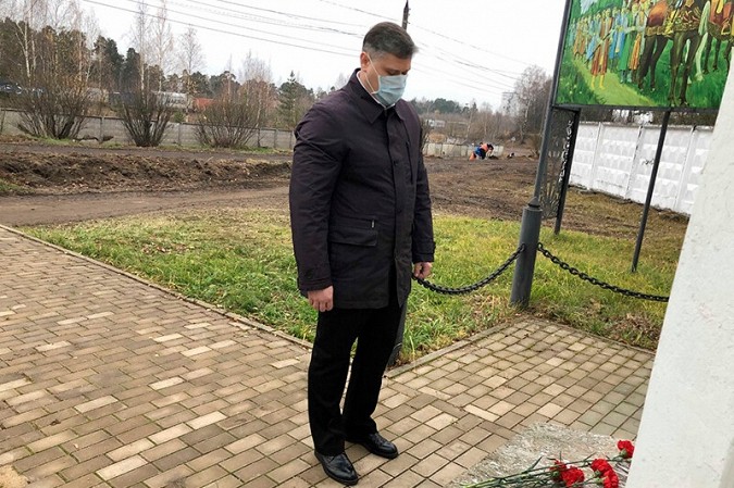 Руководители Кинешмы возложили цветы к памятным местам Смутного времени фото 3