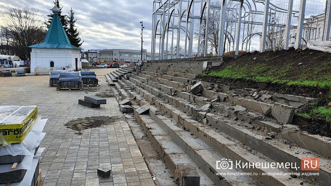 В Кинешме меняют некачественные ступени 119-метровой лестницы у нового павильона-сада фото 7