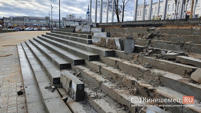 В Кинешме меняют некачественные ступени 119-метровой лестницы у нового павильона-сада фото 4