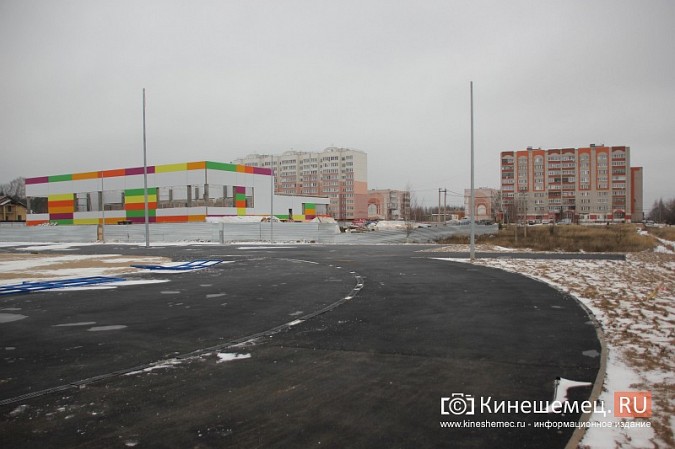 Переживет ли зиму уложенное в ненастье покрытие мини-стадиона на ул.Гагарина? фото 10