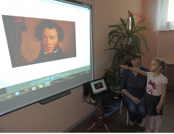 Дошкольники в Кинешме подбирали иллюстрации в сказкам Пушкина фото 2