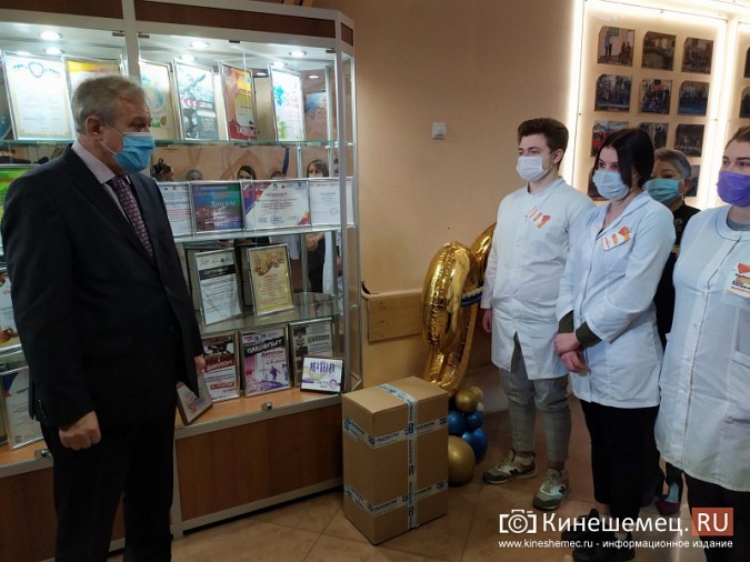Юрий Смирнов встретился с кинешемскими волонтерами-медиками фото 2