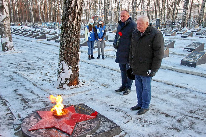 В Кинешме почтили память павших в годы Великой Отечественной войны фото 12