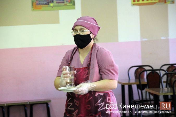 Кинешемская школа в условиях коронавируса: от гардероба до столовой фото 14